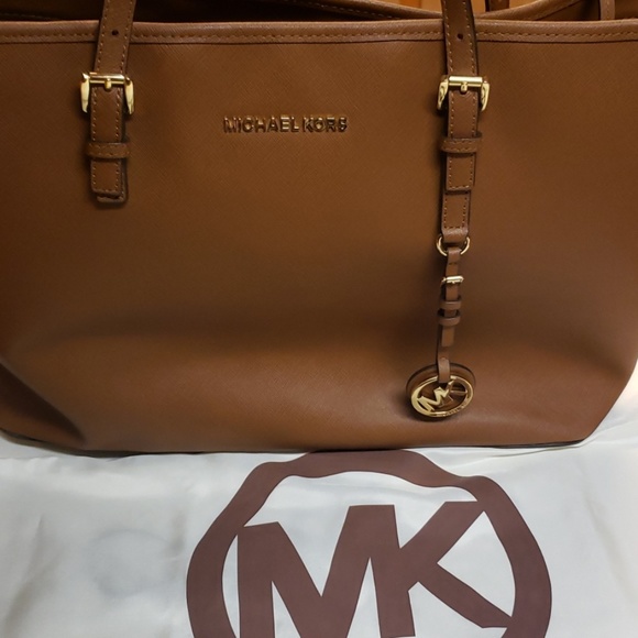 MICHAEL Michael Kors Handbags - Michael Kors jet set large hand bag